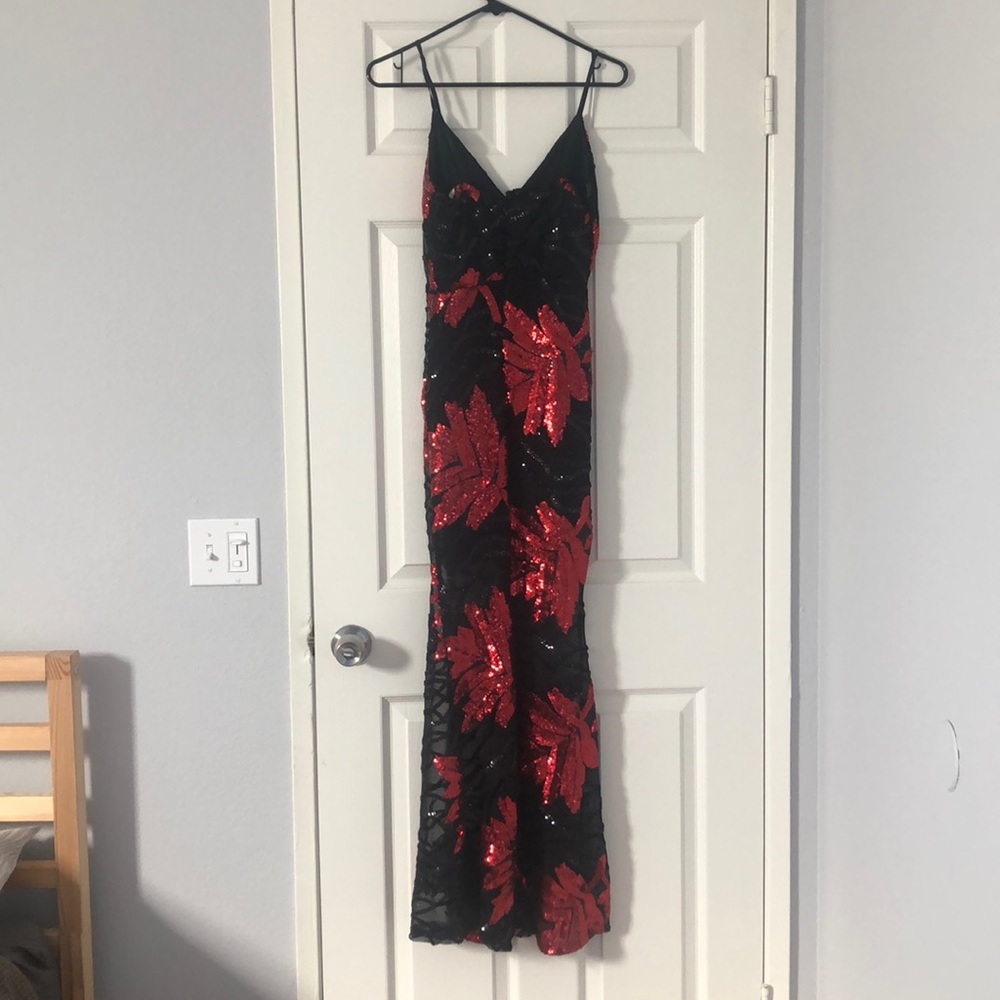 Sequence Red and Black Dress - Picture 2 of 7
